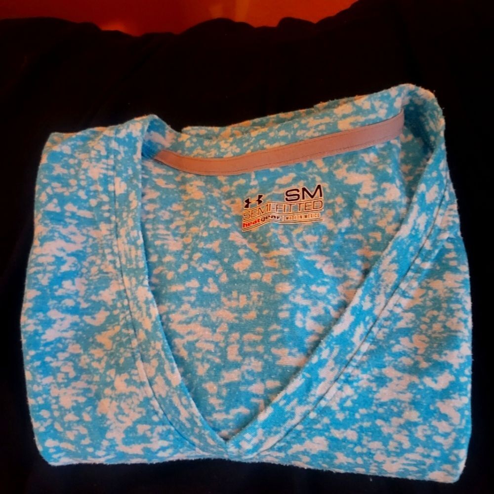 Women's Under Armour Size Small Athletic shirt